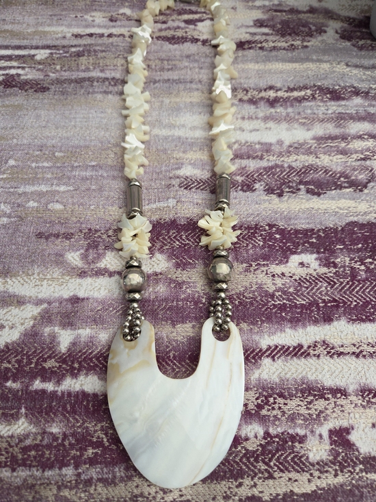 Cream Shell & Silver Bead Statement Necklace - Picture 4 of 8